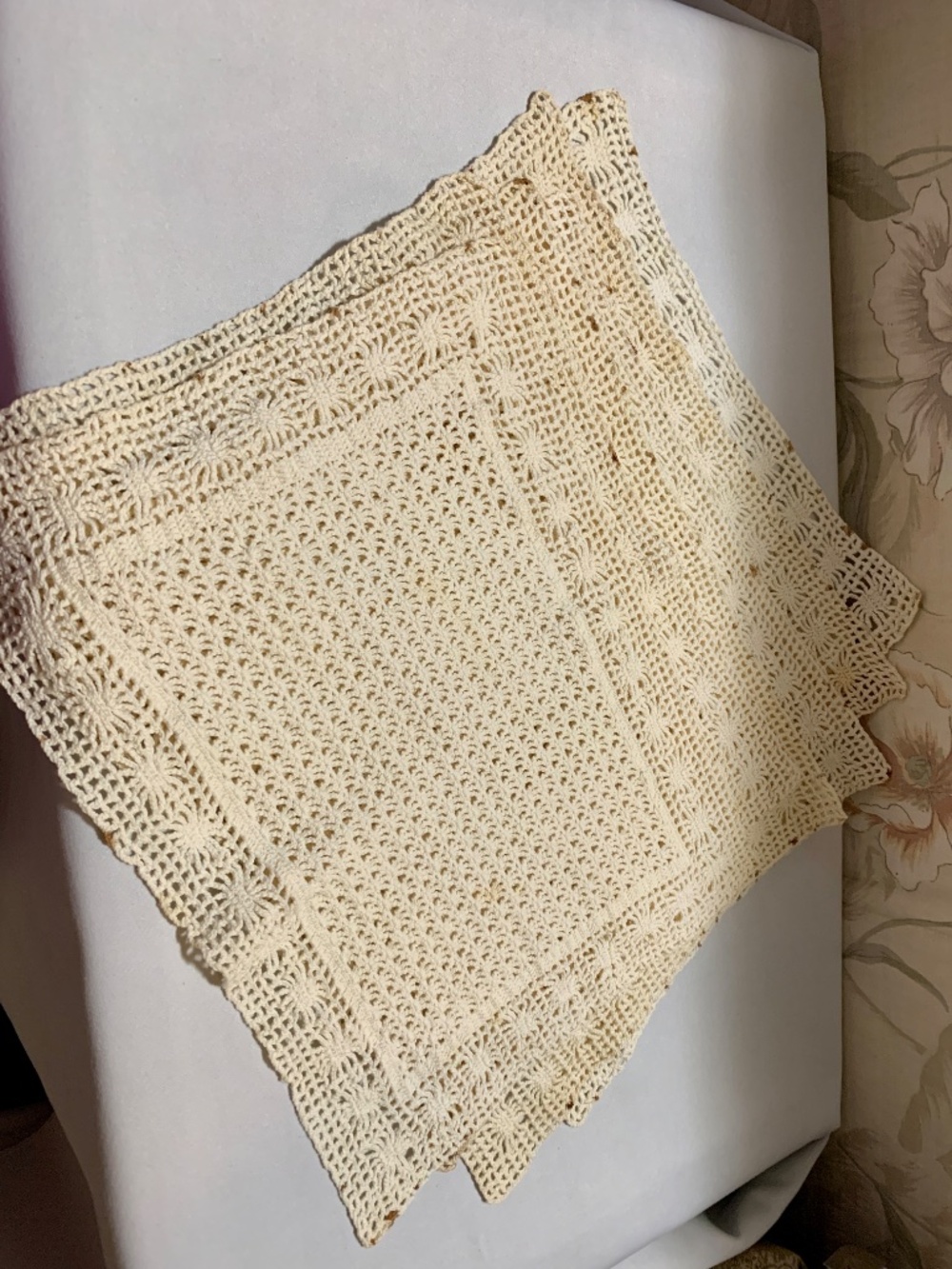 Lot Vintage Embroidered Crocheted Tablecloth Runners Napkins Craft Upcycle Use - Picture 11 of 14
